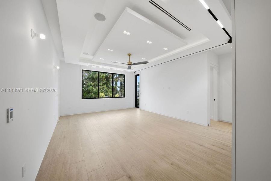 Spacious, unfurnished interior of a new home in , Fort Lauderdale (Image 68).