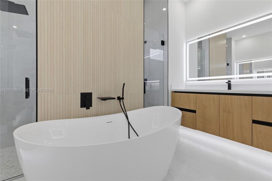 Close-up of interior finishes inside a home in , Cape Coral (Image 16).