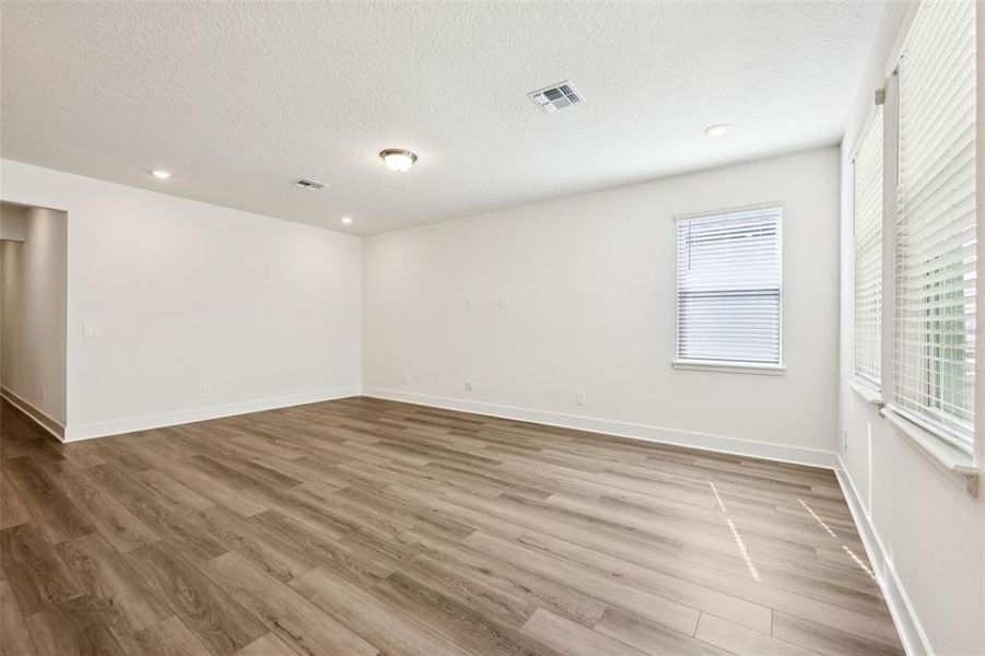 Spacious, unfurnished interior of a new home in Ridgehaven - Signature Series, Ormond Beach (Image 19).