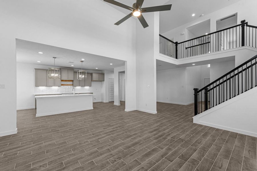 Spacious, unfurnished interior of a new home in Huntington Place, Rosharon (Image 23).