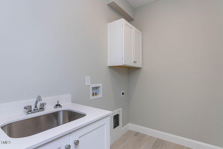 031-1280x960-laundry-room