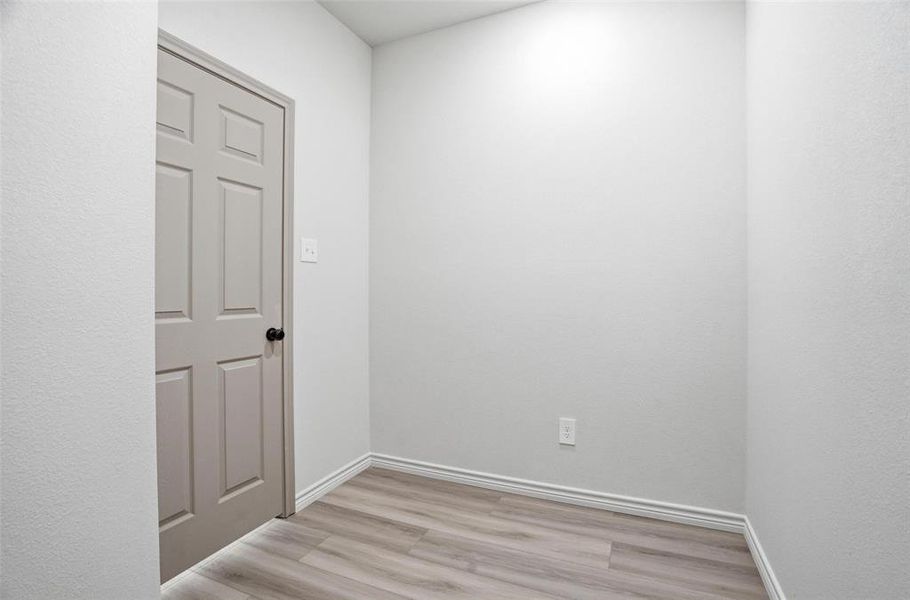 Spacious, unfurnished interior of a new home in , Whitney (Image 35).