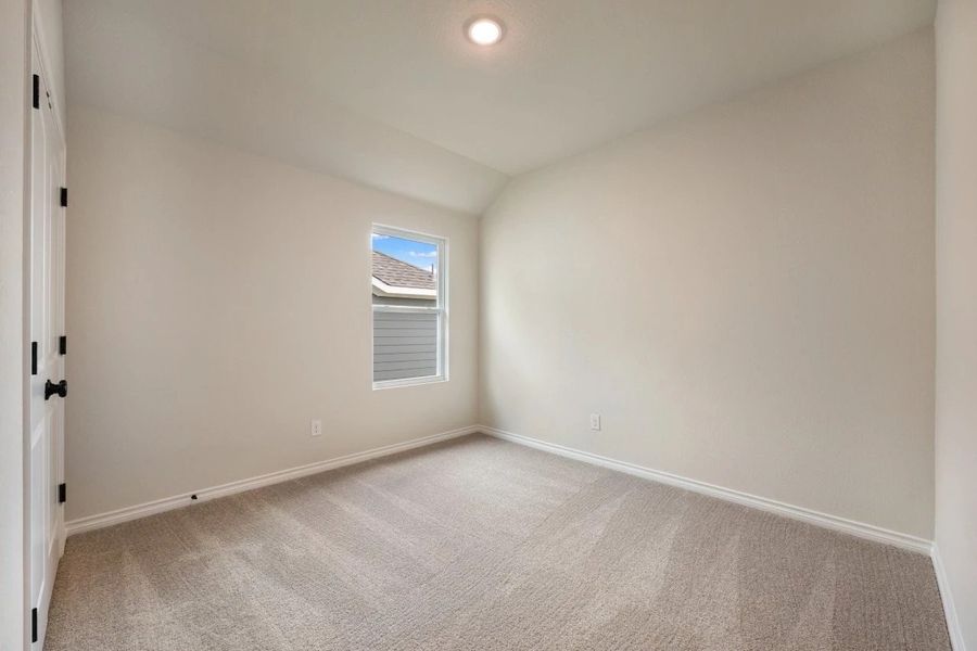 Spacious, unfurnished interior of a new home in Lariat, Liberty Hill (Image 24).