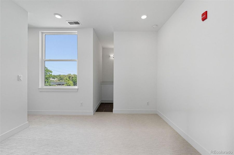 Spacious, unfurnished interior of a new home in , Lakewood (Image 41).