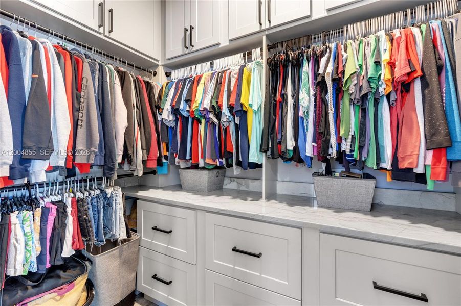 Close-up of interior finishes inside a home in , Cape Coral (Image 22).