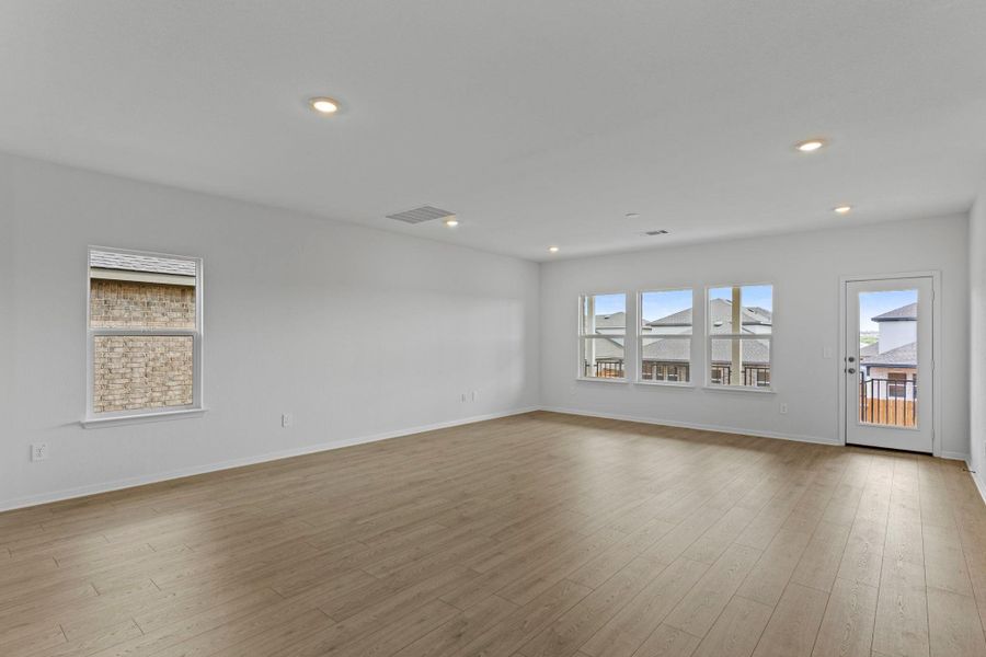 Spacious, unfurnished interior of a new home in Bar W Ranch, Georgetown (Image 14). Spacious, unfurnished interior of a new home in Bar W Ranch, Georgetown (Image 14).