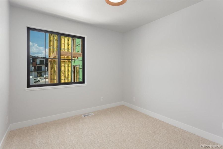 Spacious, unfurnished interior of a new home in , Salida (Image 17).