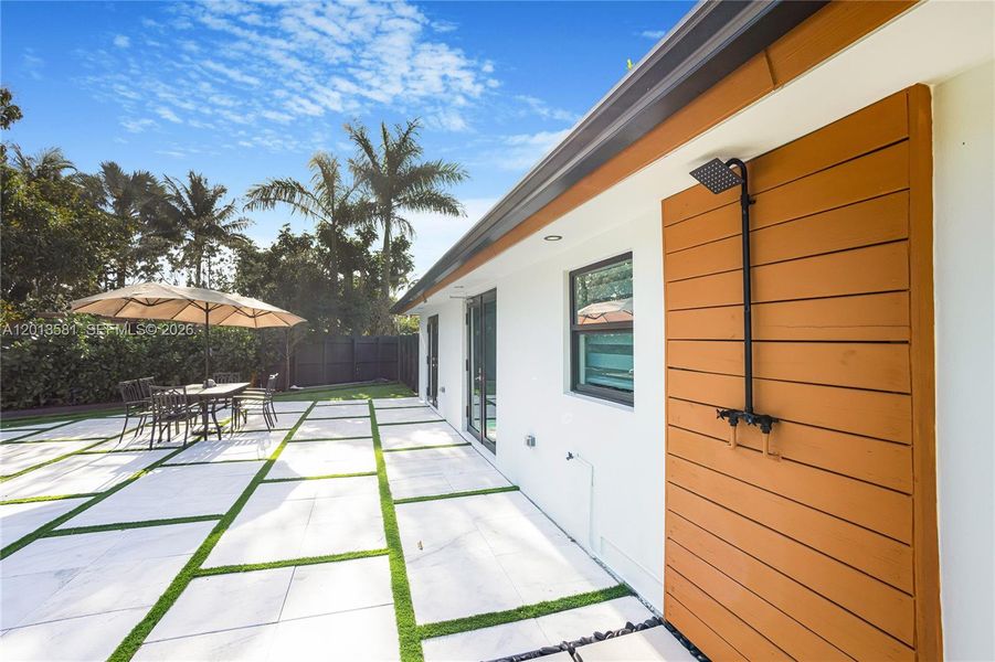 Exterior details and patio area of a home in , Fort Lauderdale (Image 24).