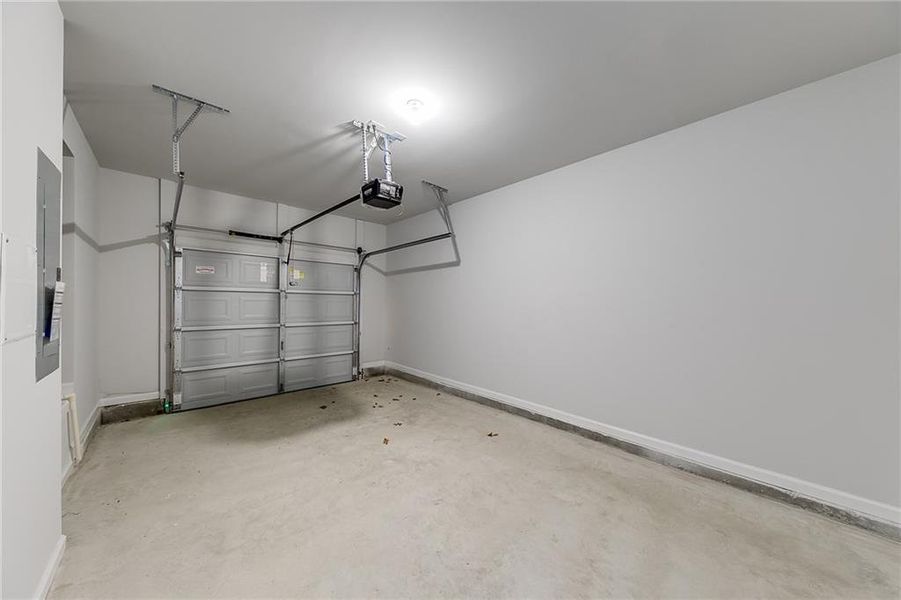 Spacious, unfurnished interior of a new home in , Homer (Image 25).