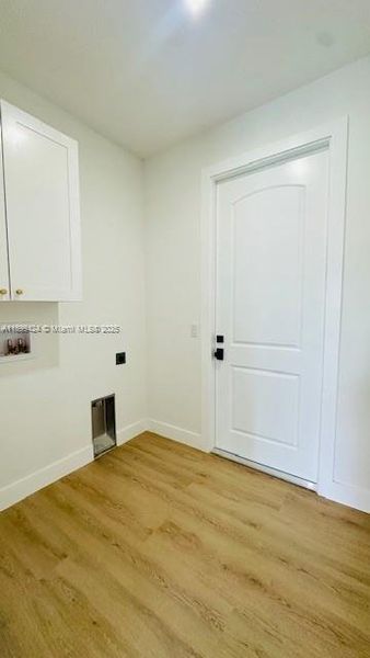 Spacious, unfurnished interior of a new home in , Lake Placid (Image 11).