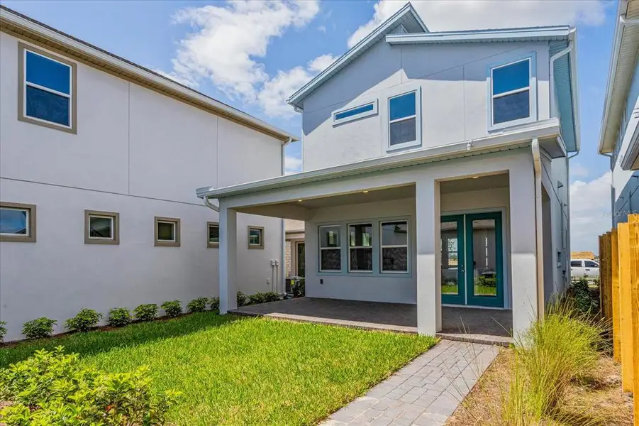 Exterior details and patio area of a home in , Orlando (Image 3).