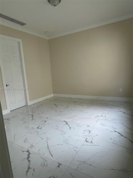 Spacious, unfurnished interior of a new home in , Miami (Image 23).
