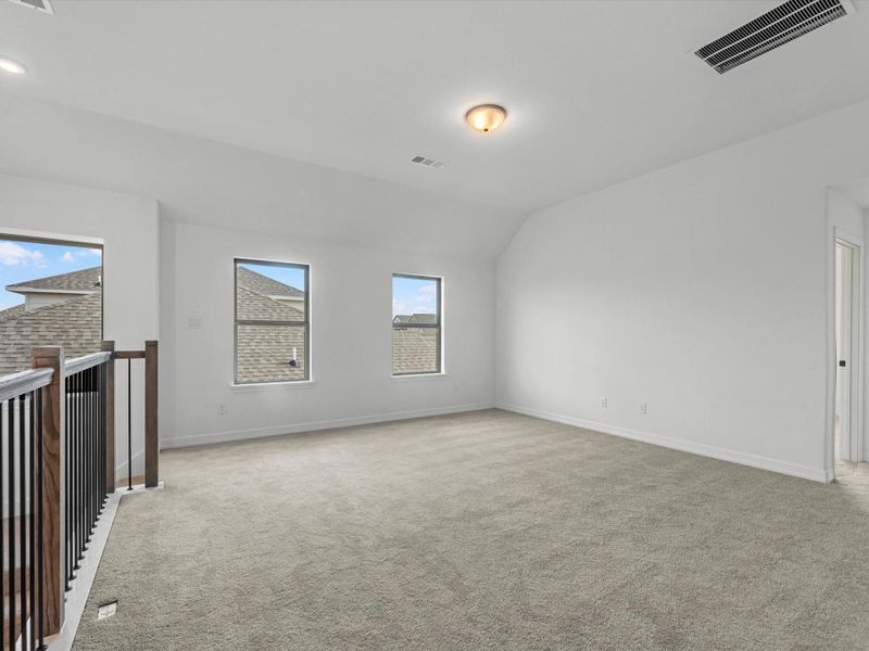 Spacious, unfurnished interior of a new home in Sunterra Lakes, Brookshire (Image 20).