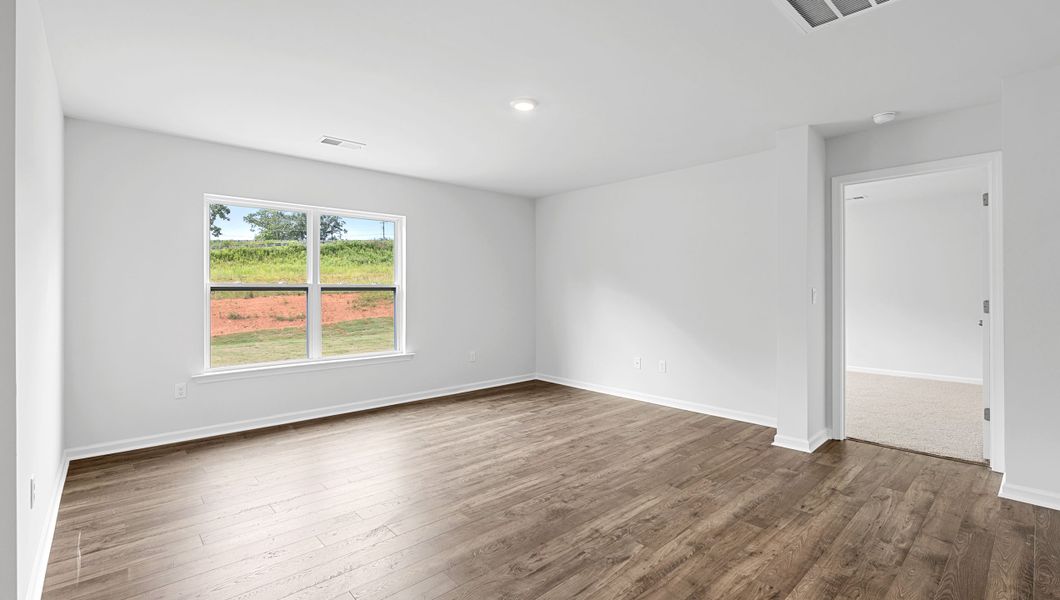 Spacious, unfurnished interior of a new home in Lakestone, Woodruff (Image 16).