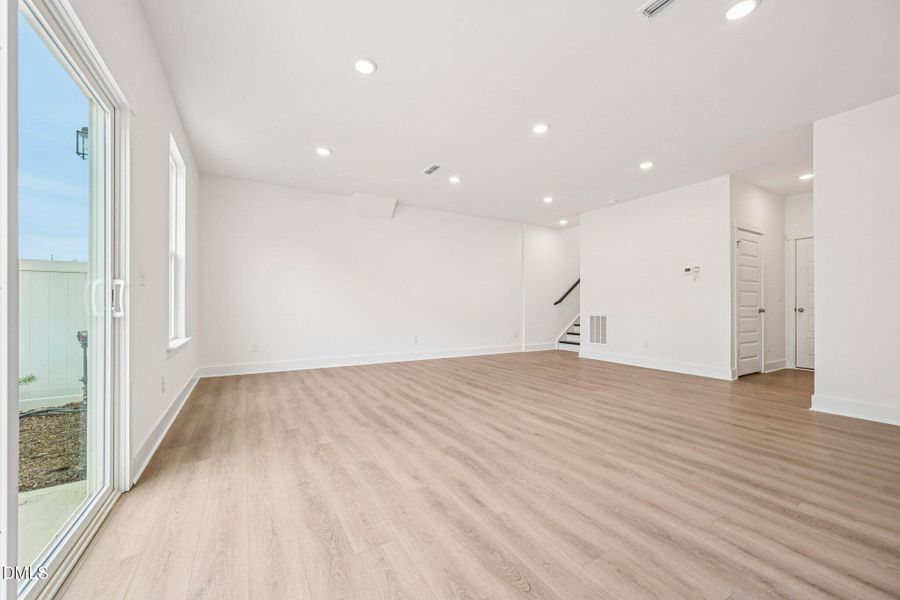 12-web-or-mls-Dunzo Dr-S1203-012