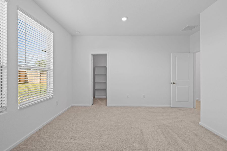 Spacious, unfurnished interior of a new home in Crosby Farms, Crosby (Image 9).