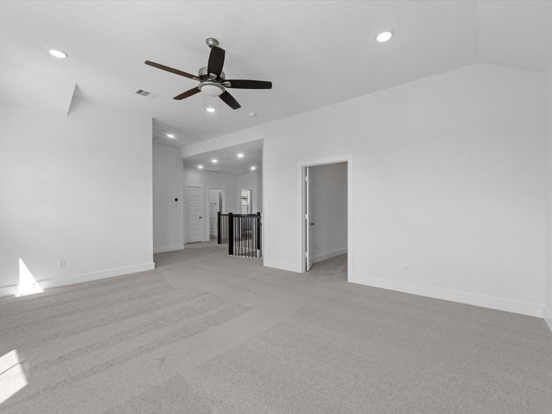 Spacious, unfurnished interior of a new home in Oakhill Reserve, Tomball (Image 20).