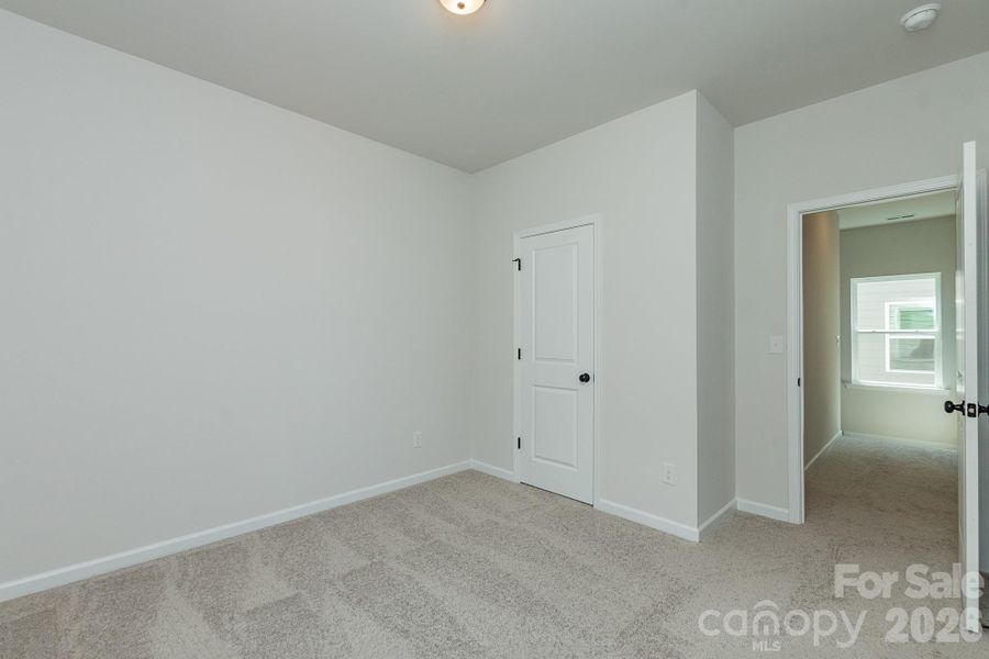 Spacious, unfurnished interior of a new home in Sunset Meadows, Charlotte (Image 24).