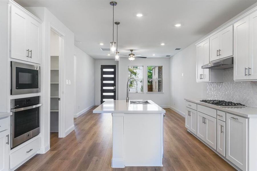 1128 Wheatgrass Mews ~ Ready Now 1128 Wheatgrass Mews ~ Ready Now