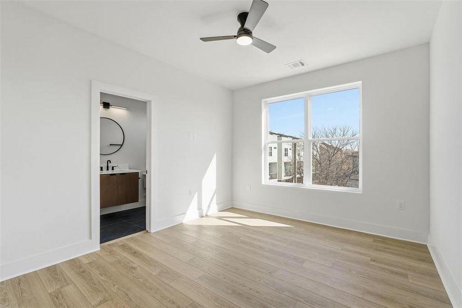 Spacious, unfurnished interior of a new home in , Dallas (Image 18).