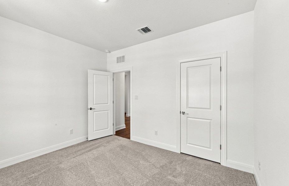 Spacious, unfurnished interior of a new home in Saddleback at Santa Rita Ranch, Liberty Hill (Image 19).