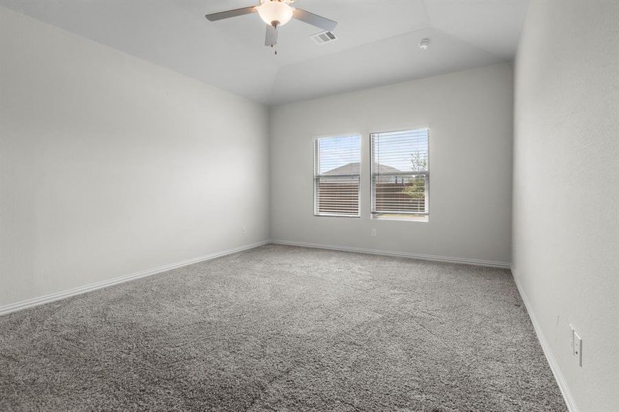 Spacious, unfurnished interior of a new home in Cibolo Hills, Fort Worth (Image 27). Spacious, unfurnished interior of a new home in Cibolo Hills, Fort Worth (Image 27).