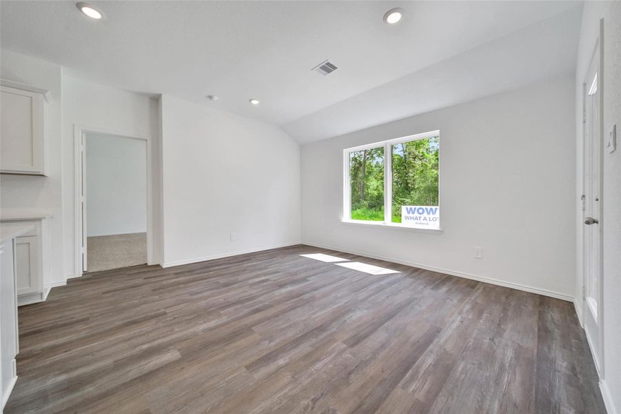 Spacious, unfurnished interior of a new home in Williams Reserve East, Conroe (Image 22).