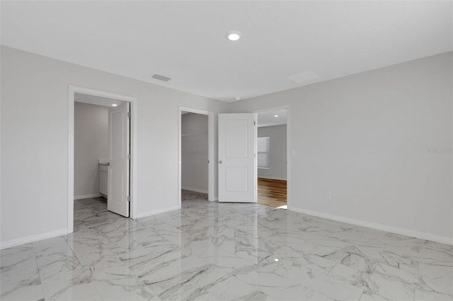Spacious, unfurnished interior of a new home in Silverstone North, Palmetto (Image 35). Spacious, unfurnished interior of a new home in Silverstone North, Palmetto (Image 35).