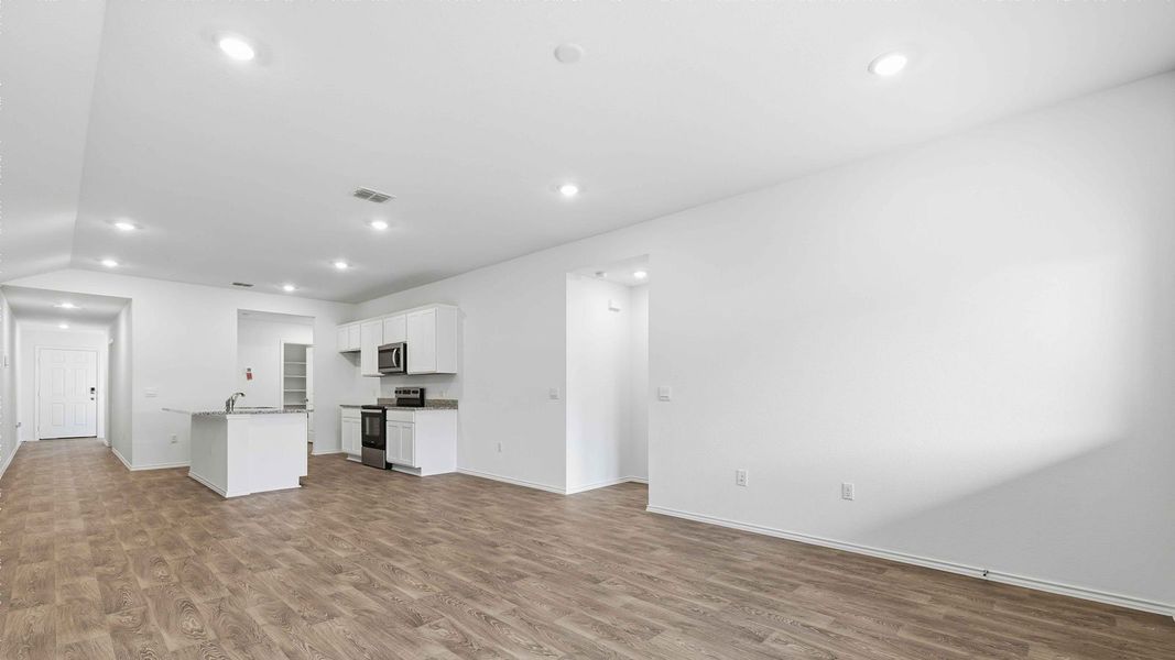 Spacious, unfurnished interior of a new home in Palomino, Manor (Image 12).