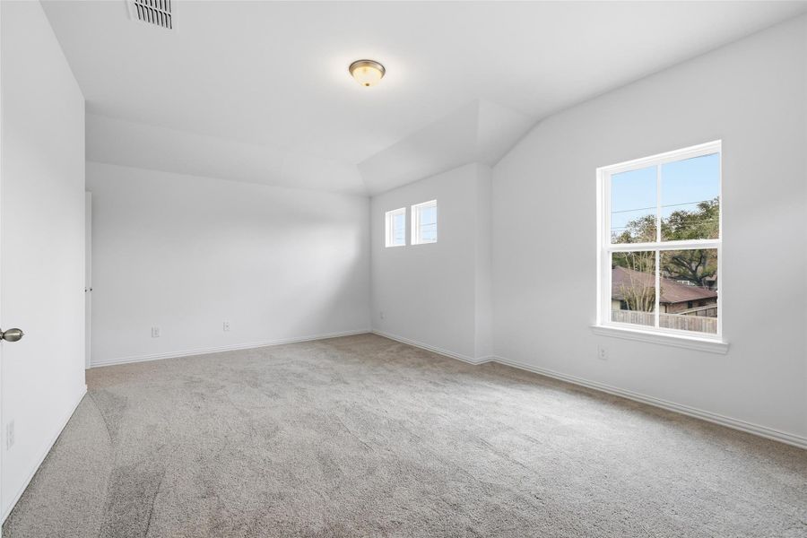 Spacious, unfurnished interior of a new home in Beamer Villas, Friendswood (Image 17).