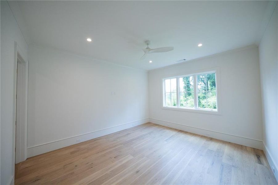 Spacious, unfurnished interior of a new home in Blue Heron Walk, Atlanta (Image 13).