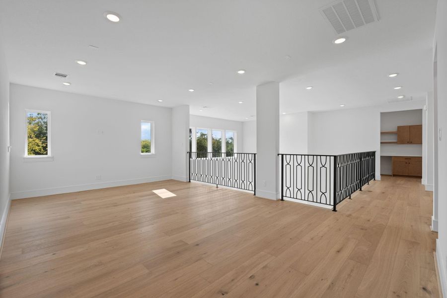 Spacious, unfurnished interior of a new home in , Houston (Image 38).