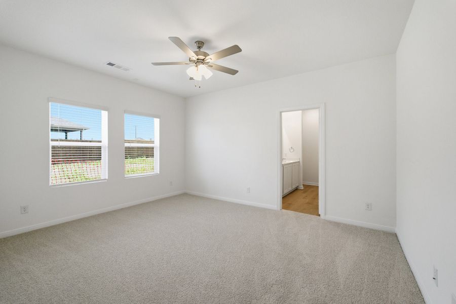 Spacious, unfurnished interior of a new home in Westridge, McKinney (Image 39).