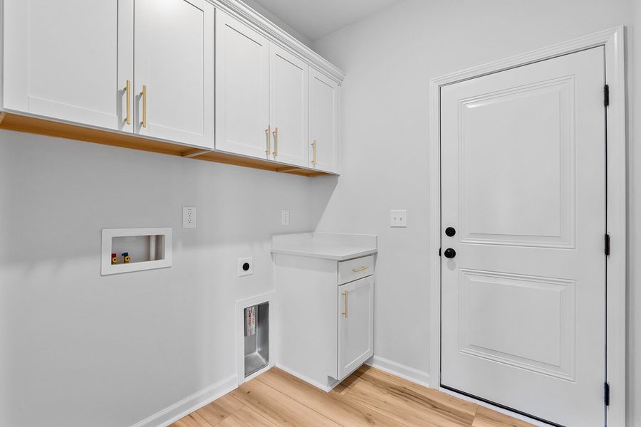 Furnished interior view inside a new home in Brooke Hill, Lewisville (Image 19). Furnished interior view inside a new home in Brooke Hill, Lewisville (Image 19).