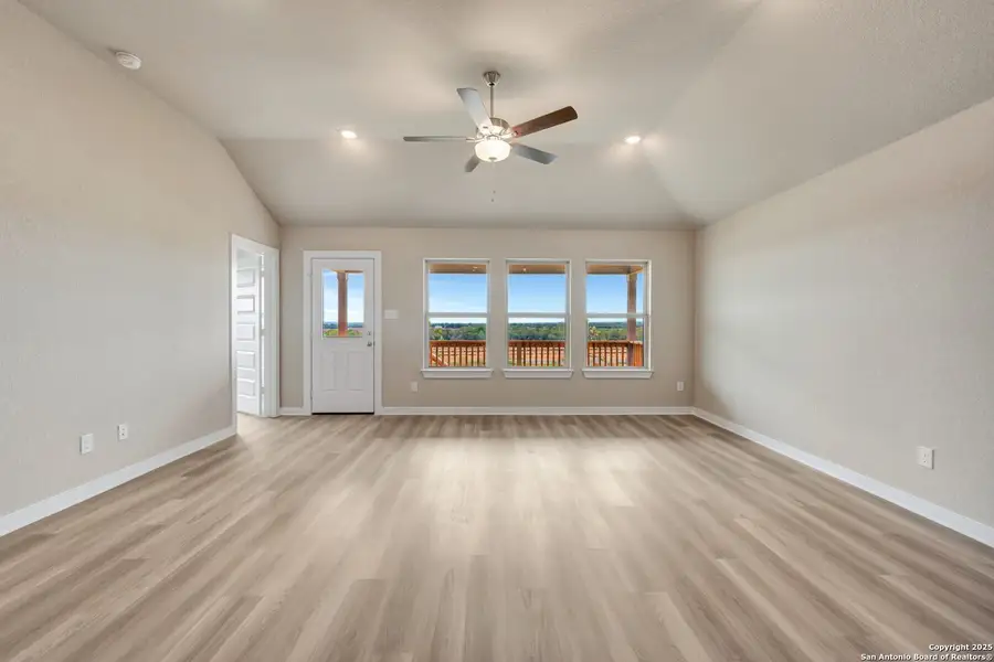Spacious, unfurnished interior of a new home in Mesquite Ridge, San Antonio (Image 11).