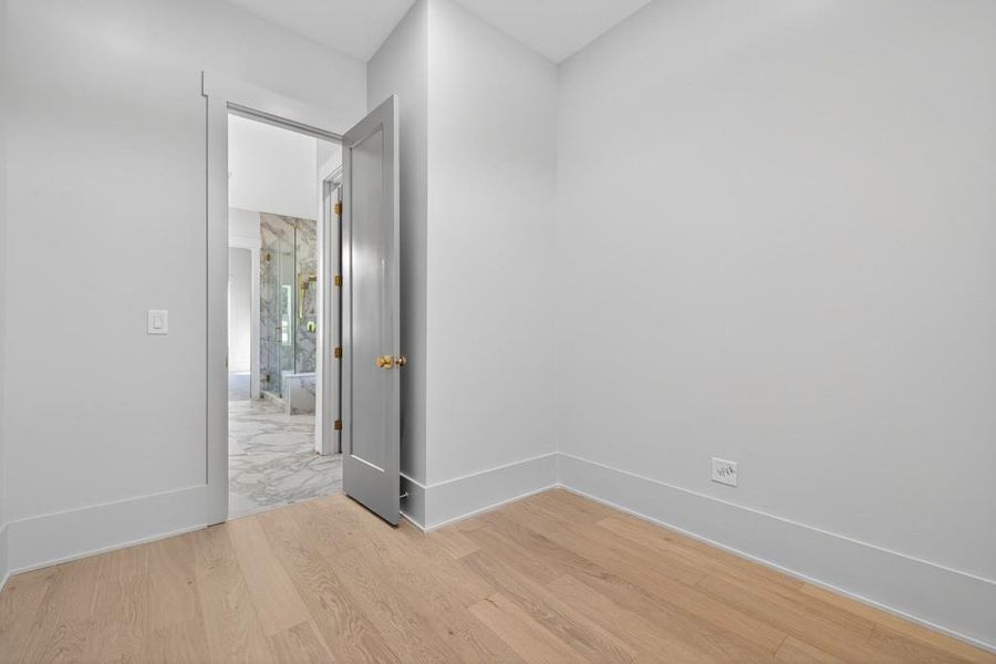 Spacious, unfurnished interior of a new home in , Jefferson (Image 46).