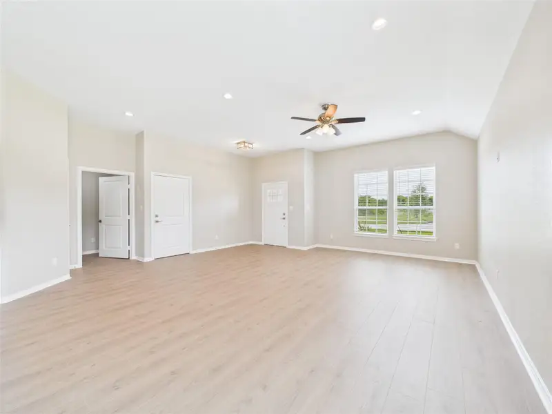 Spacious, unfurnished interior of a new home in , Santa Fe (Image 13). Spacious, unfurnished interior of a new home in , Santa Fe (Image 13).