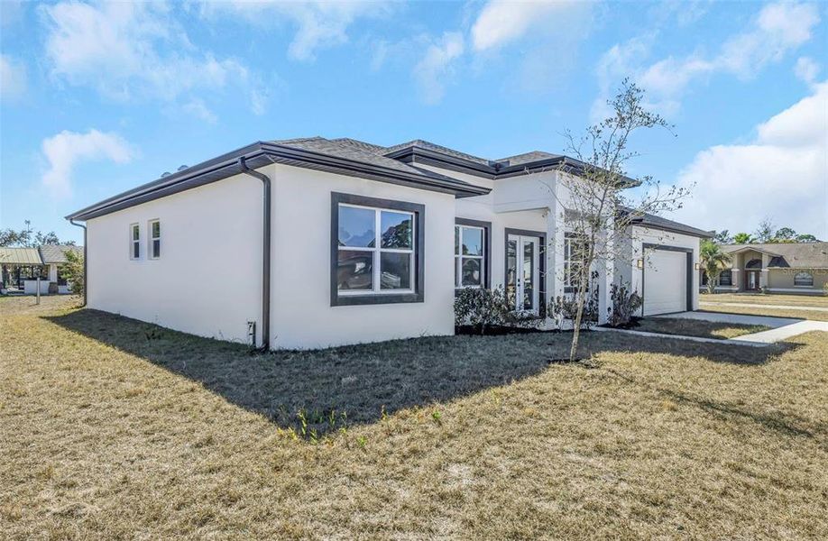 Exterior details and patio area of a home in , Hudson (Image 4).