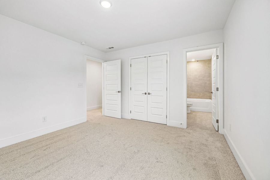 Spacious, unfurnished interior of a new home in Devonshire, Mount Juliet (Image 21).