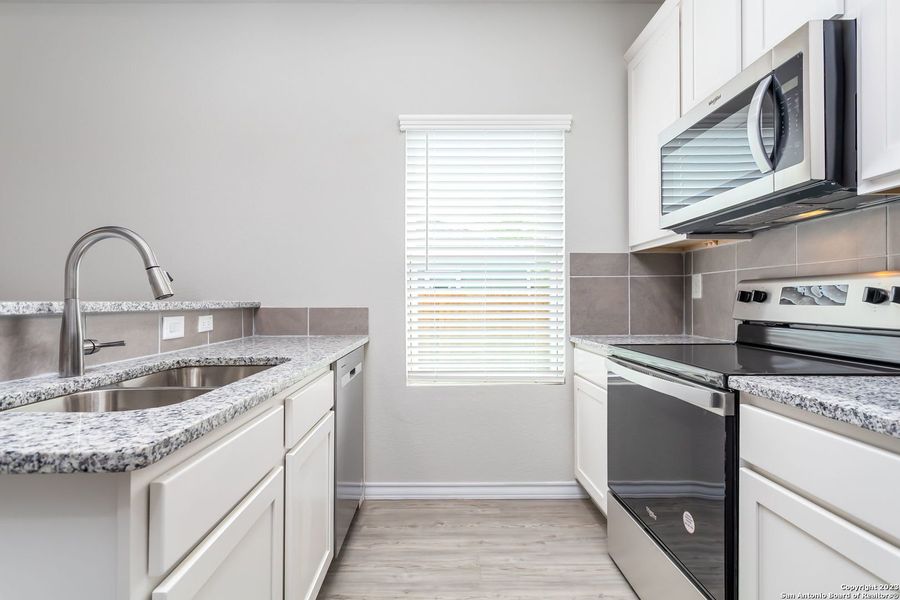 Furnished interior view inside a new home in , Seguin (Image 3).