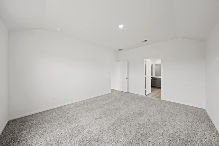 Spacious, unfurnished interior of a new home in Chapel Lakes, Montgomery (Image 18).