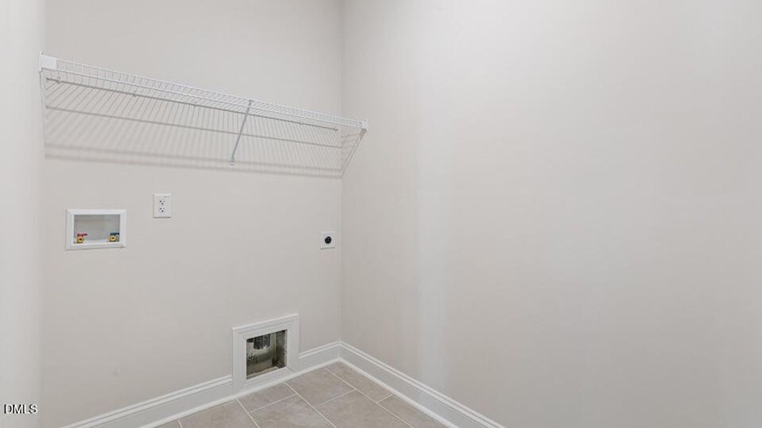 lot-218-sophie-f-508-lemon-daisy-ln-knig