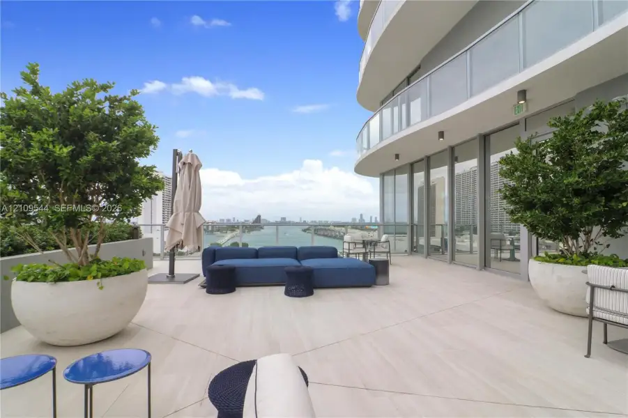 11th Floor amenity area,
