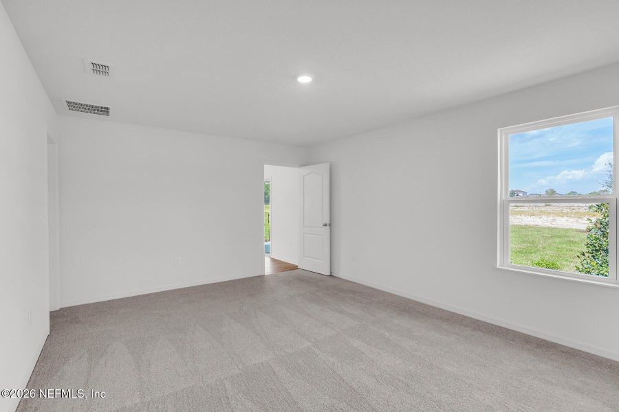 Spacious, unfurnished interior of a new home in Rolling Hills, Green Cove Springs (Image 20).