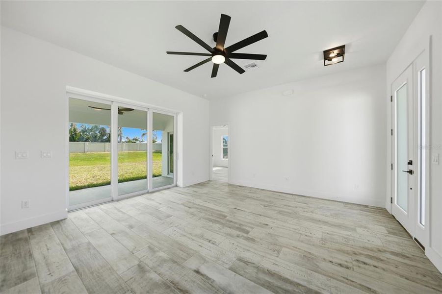 Spacious, unfurnished interior of a new home in , Arcadia (Image 31).