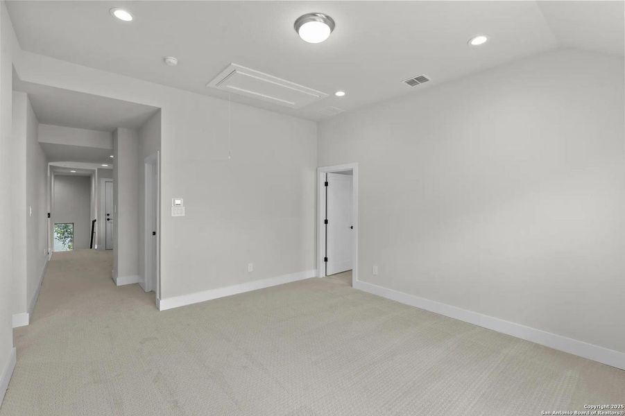 Spacious, unfurnished interior of a new home in Esperanza - 70', Boerne (Image 28).