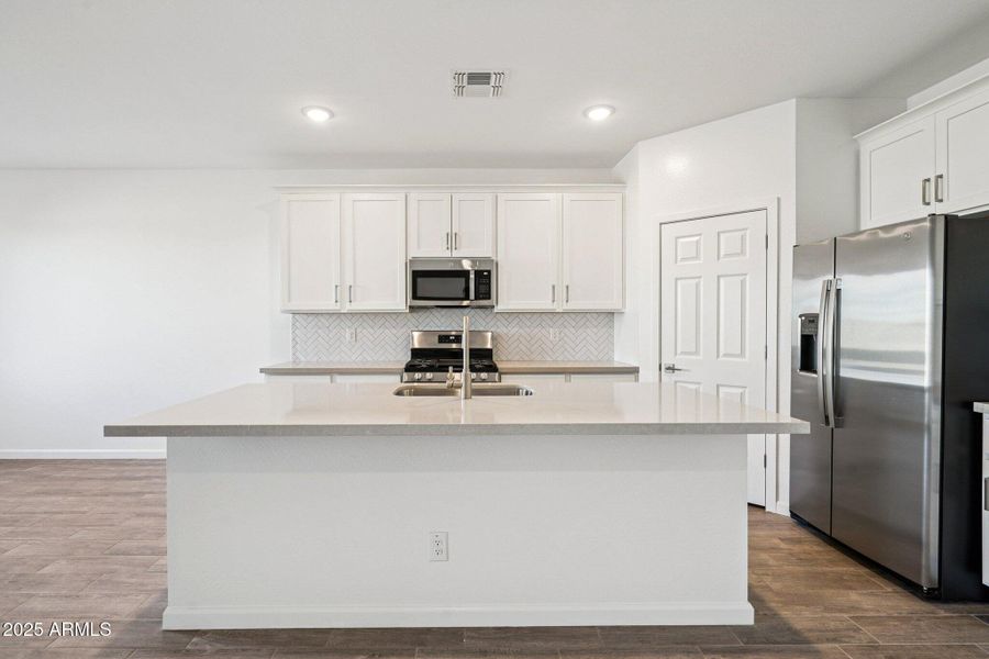 8-web-or-mls-W Moeller Rd-S2111-008