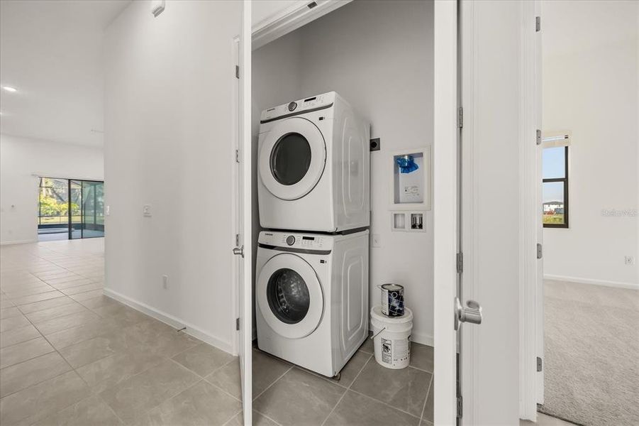 Furnished interior view inside a new home in , Orlando (Image 5).