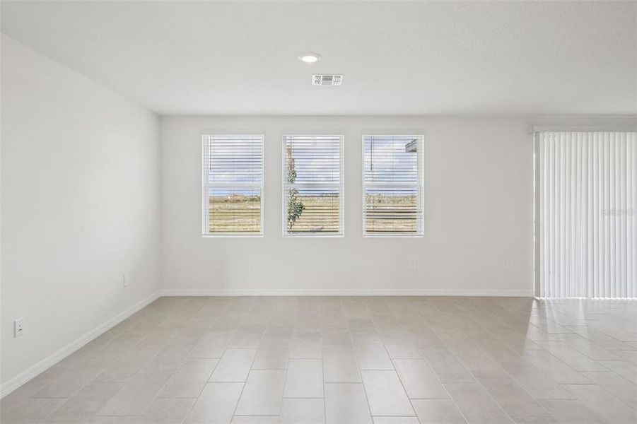 Spacious, unfurnished interior of a new home in Springs at Lake Alfred - Classic Series, Lake Alfred (Image 19).