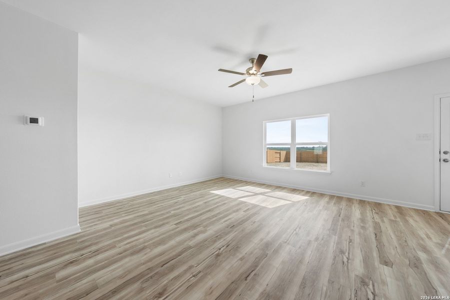 Spacious, unfurnished interior of a new home in Rosewood Estates, Lytle (Image 15).